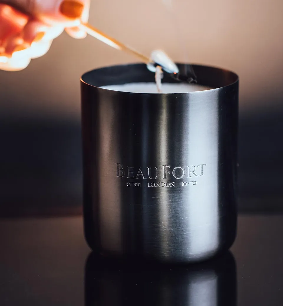 BeauFort London Fathom V świeca zapachowa 300 g morska